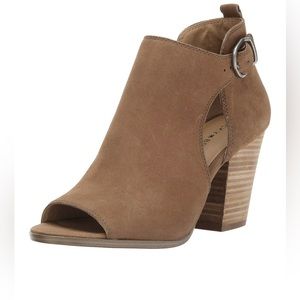 Lucky brand OONA pump 
Size: 7